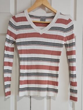 The Slope Brooklyn NY Ribbed Striped V-Neck Sweater | Medium